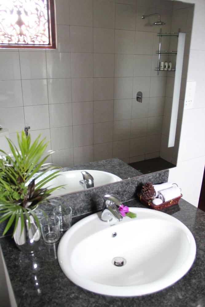 Asian Jewel Boutique Hotel 36/39