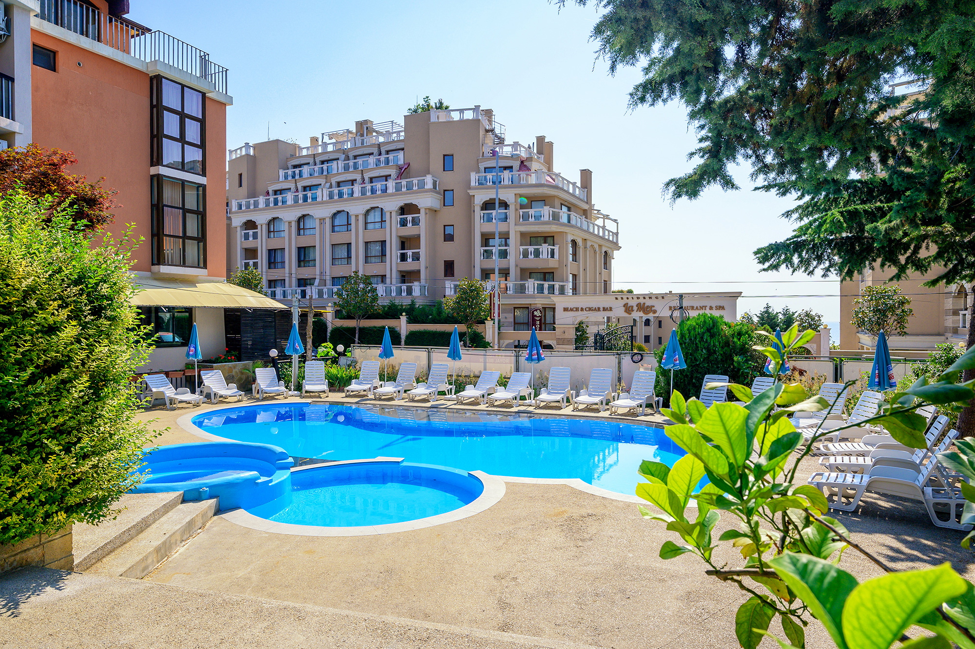 Royal Beach Hotel 27/35