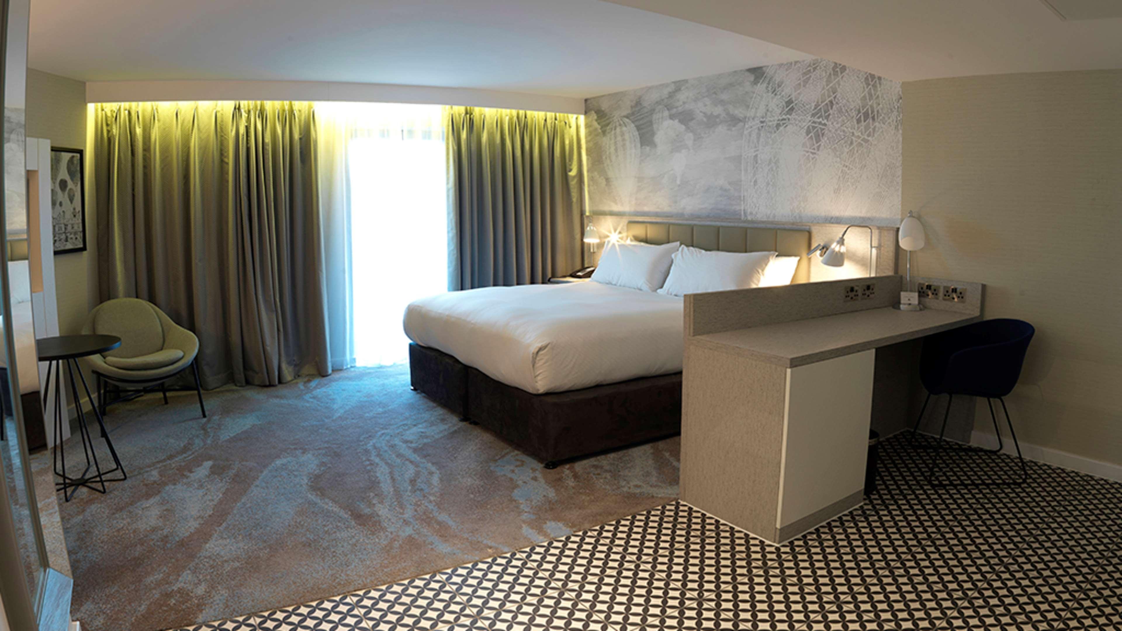 Deluxe, DoubleTree by Hilton Hotel & Spa Chester 3/6