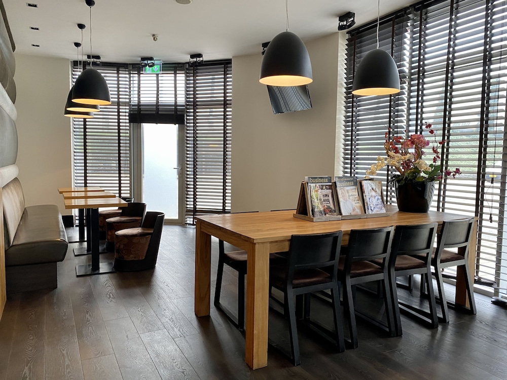 Xo Hotels Blue Tower 48/64