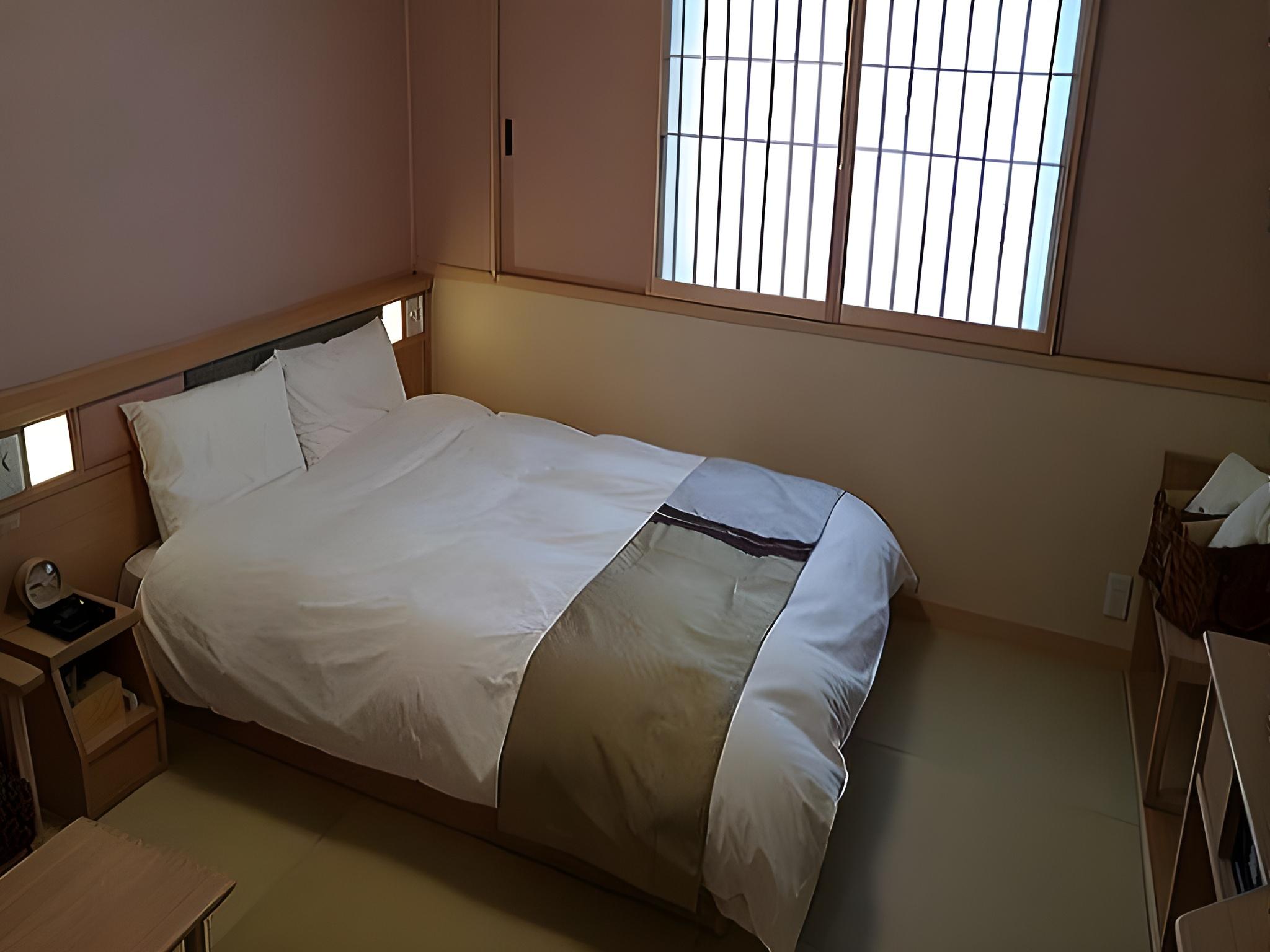 Moderate, Single, Double Bed