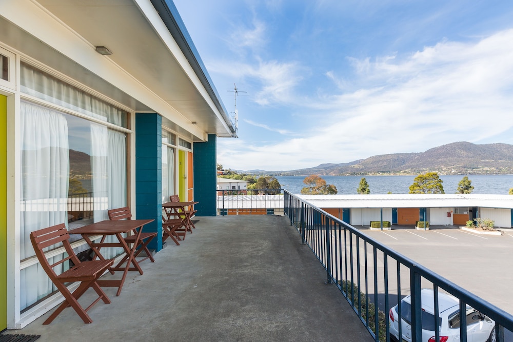 Riverfront Motel & Villas 7/78