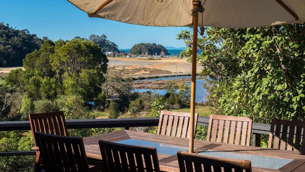 KIMI ORA ECO RESORT 4/70
