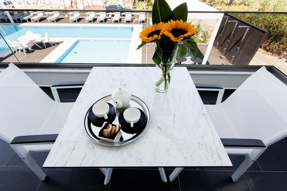 Crystal Villas & Suites 23/39
