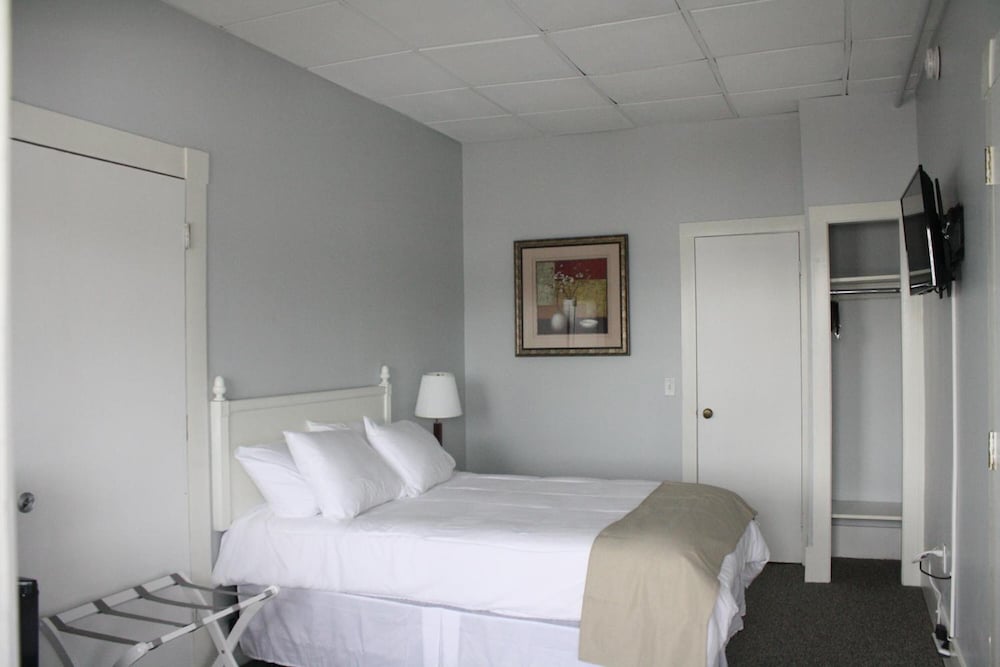 Travelodge By Wyndham Tilton Lake Winnisquam 8/22