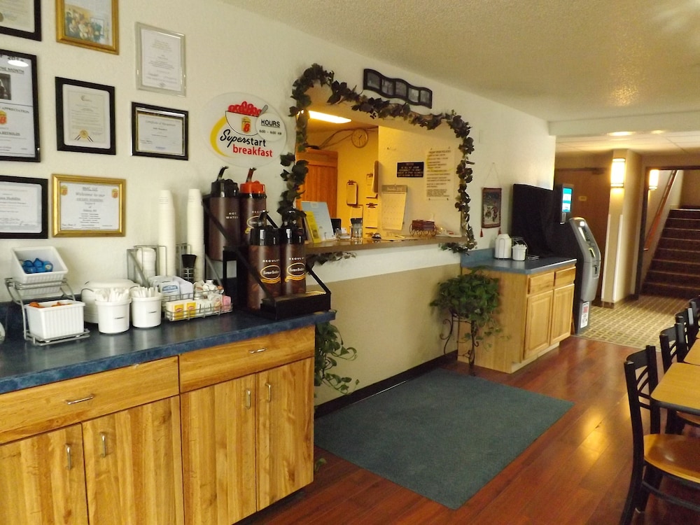 Super 8 by Wyndham Sidney NY 24/30