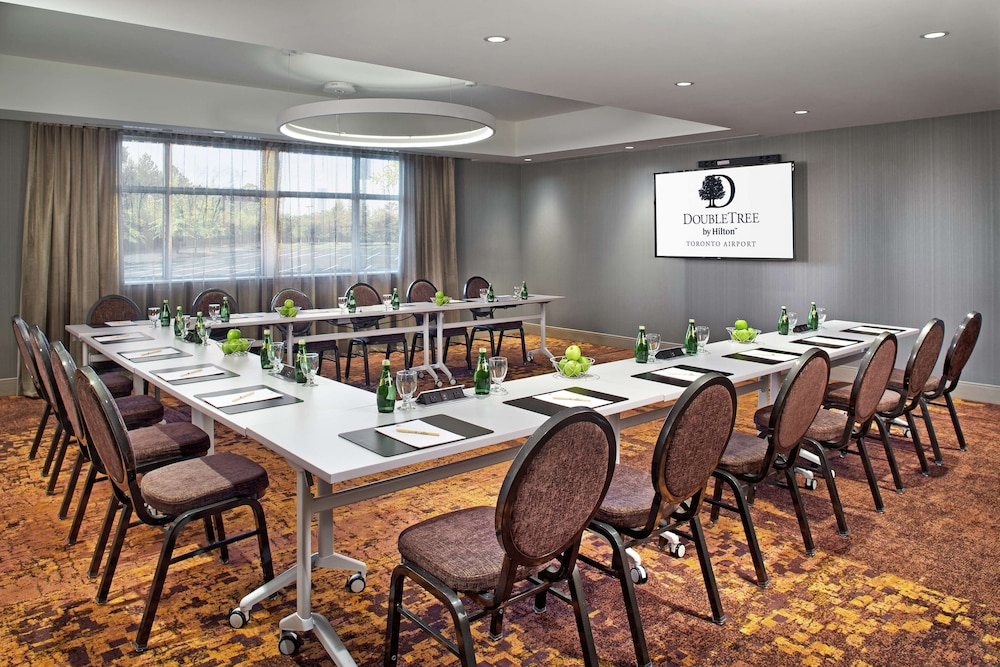 Doubletree by Hilton Toronto Airport 45/47