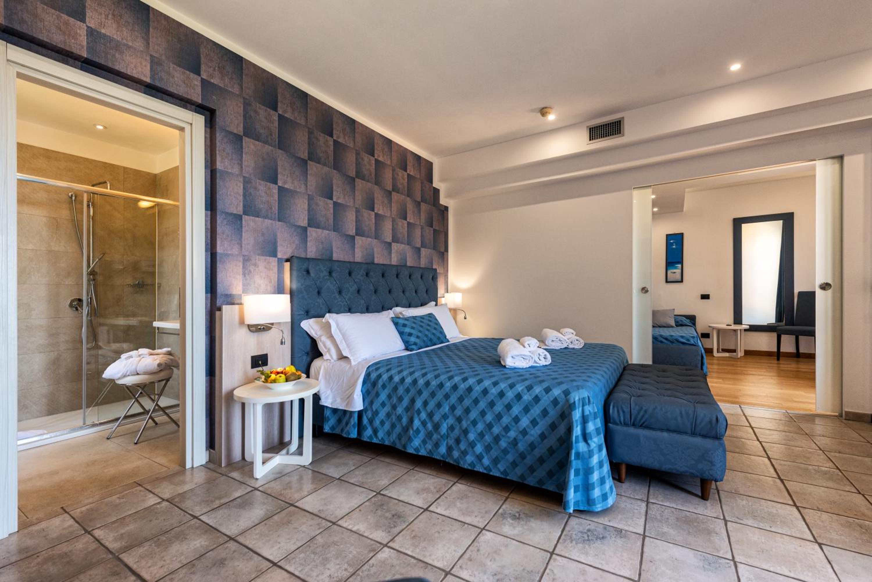 Suite, Sea View