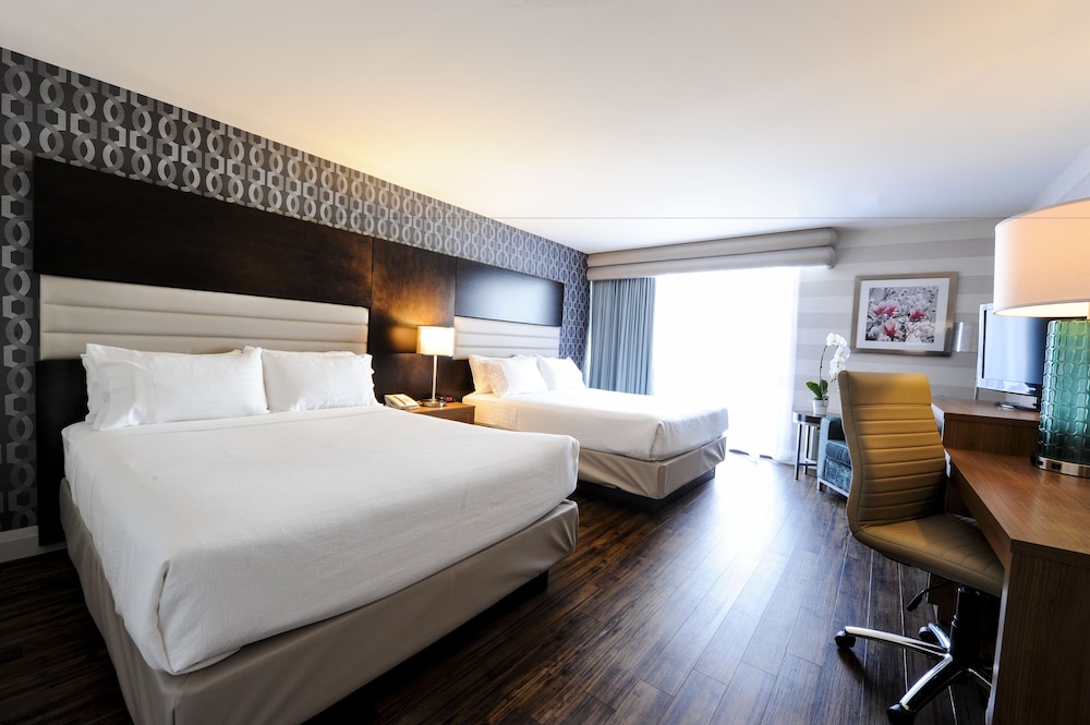 Holiday Inn by the Falls 17/52
