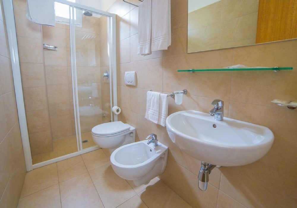 Mediterraneo Hotel and Suites 43/50