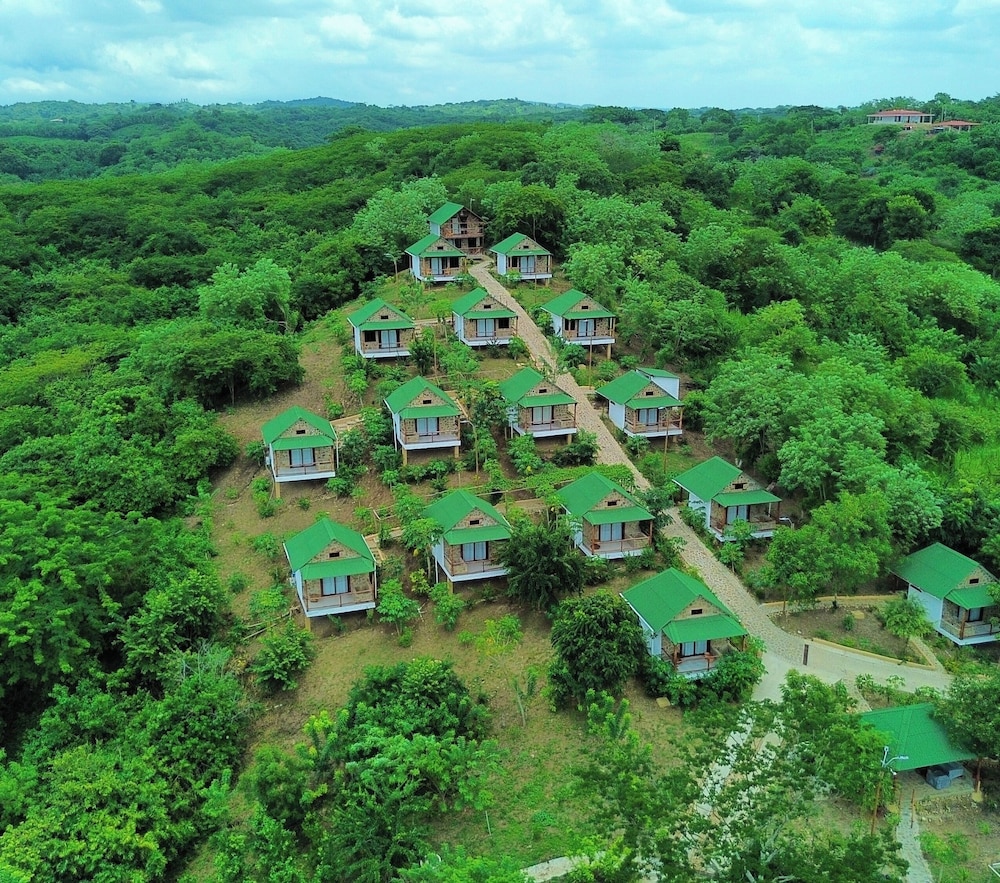 Eco Hotel Summer Usiacuri 40/47