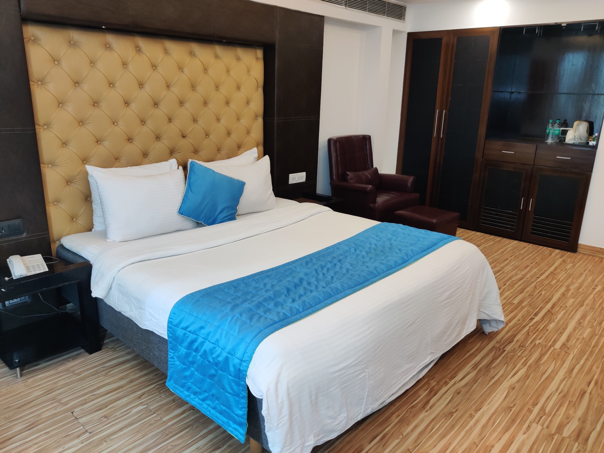 DELUXE, DOUBLE BED, CITY VIEW