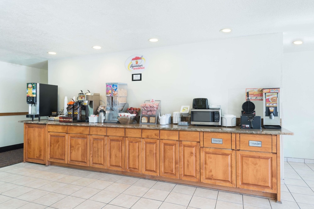 Super 8 By Wyndham Bernalillo 3/26