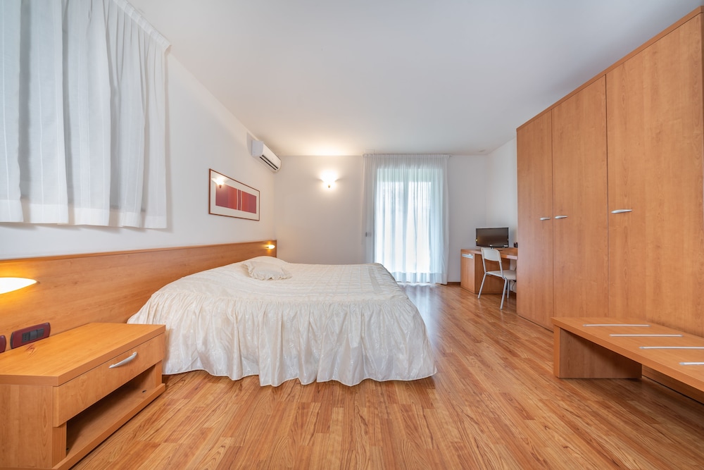 Hotel Karinhall 27/64