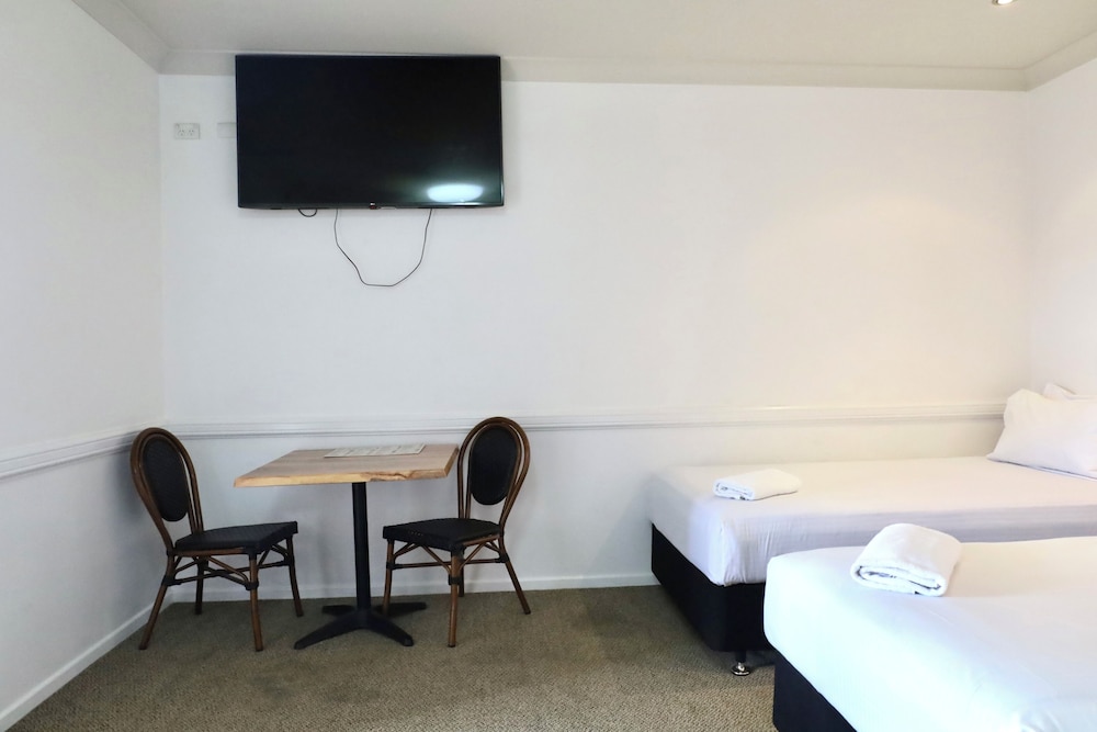 غرفة كلاسيكية ثلاثية بغرفة نوم واحدة، Park Avenue Hotel Motel 6/7