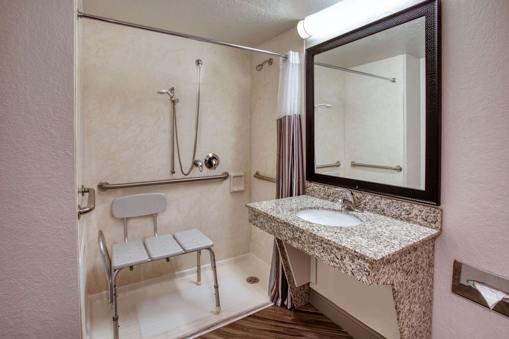 La Quinta Inn & Suites by Wyndham Minneapolis Bloomington W 14/52
