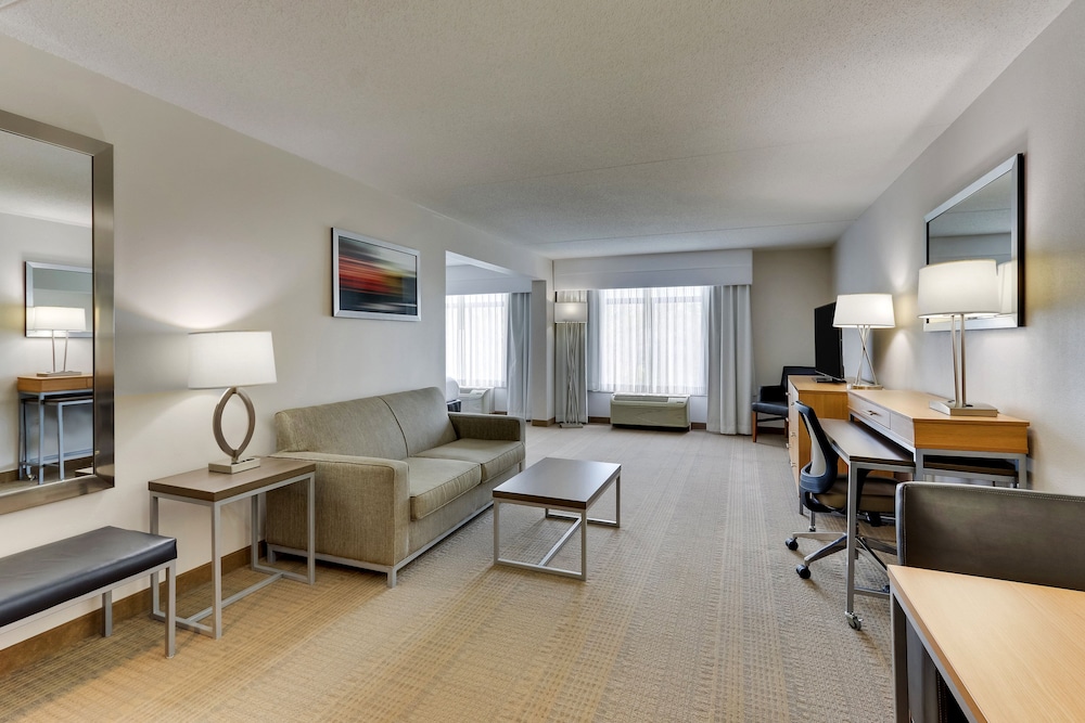 HOLIDAY INN FRANKLIN - COOL SPRINGS 32/64