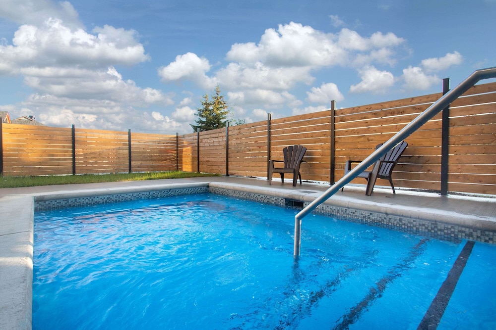 Microtel Inn & Suites by Wyndham Mont Tremblant 25/50