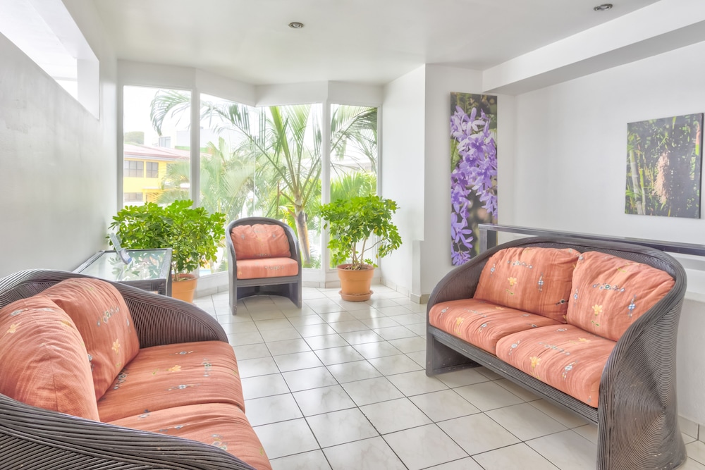 Hotel Suites Cristina 46/69