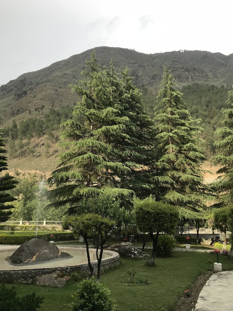 Hotel Apple Valley Resorts 18/30