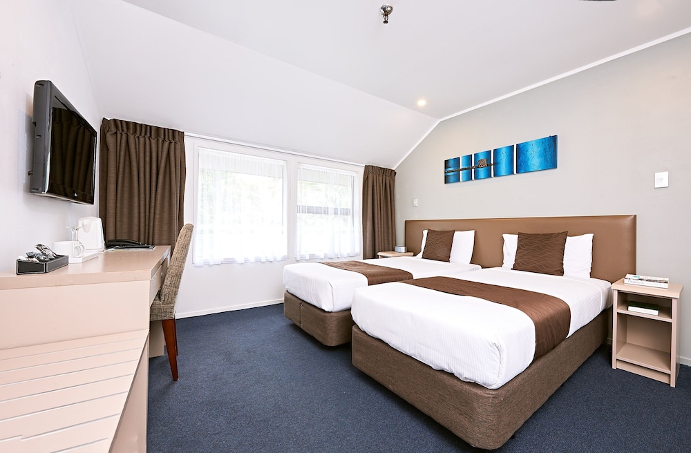 EXECUTIVE, SUITE