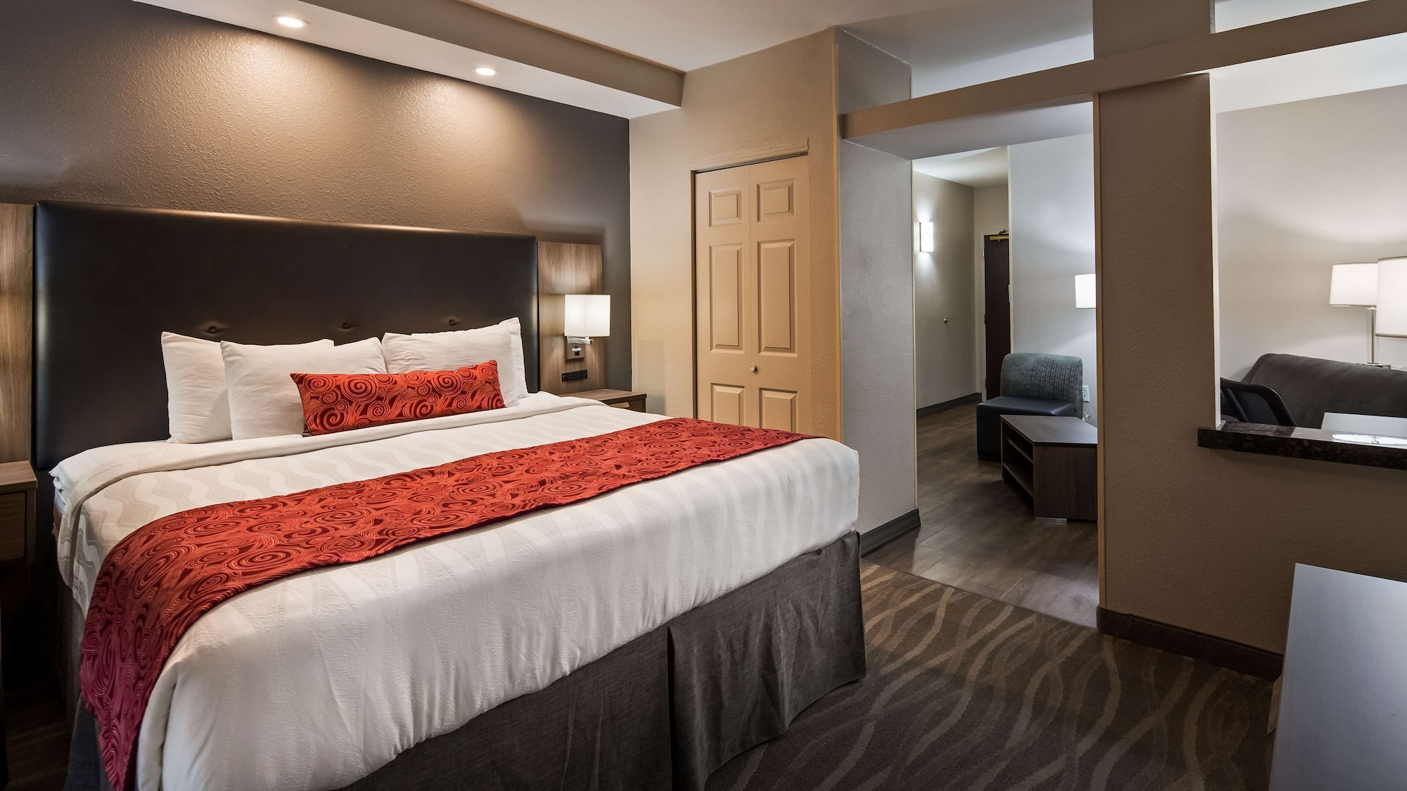 EXECUTIVE, SUITE, KING BED