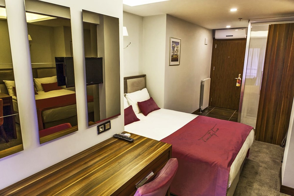The 22 Hotel 29/50