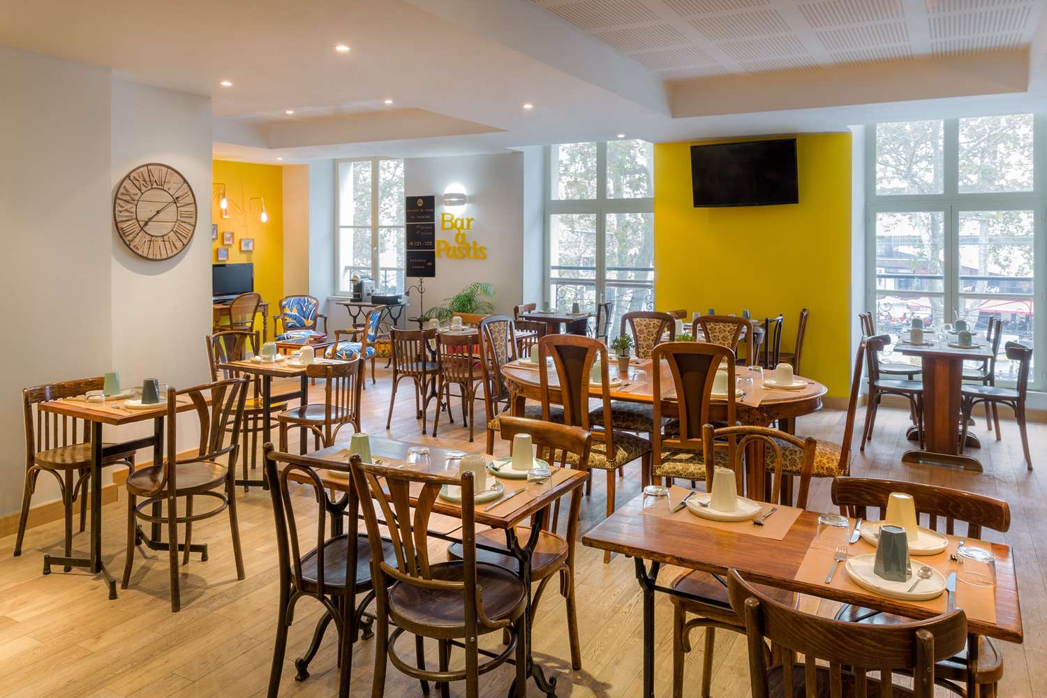 restaurant cafeteria