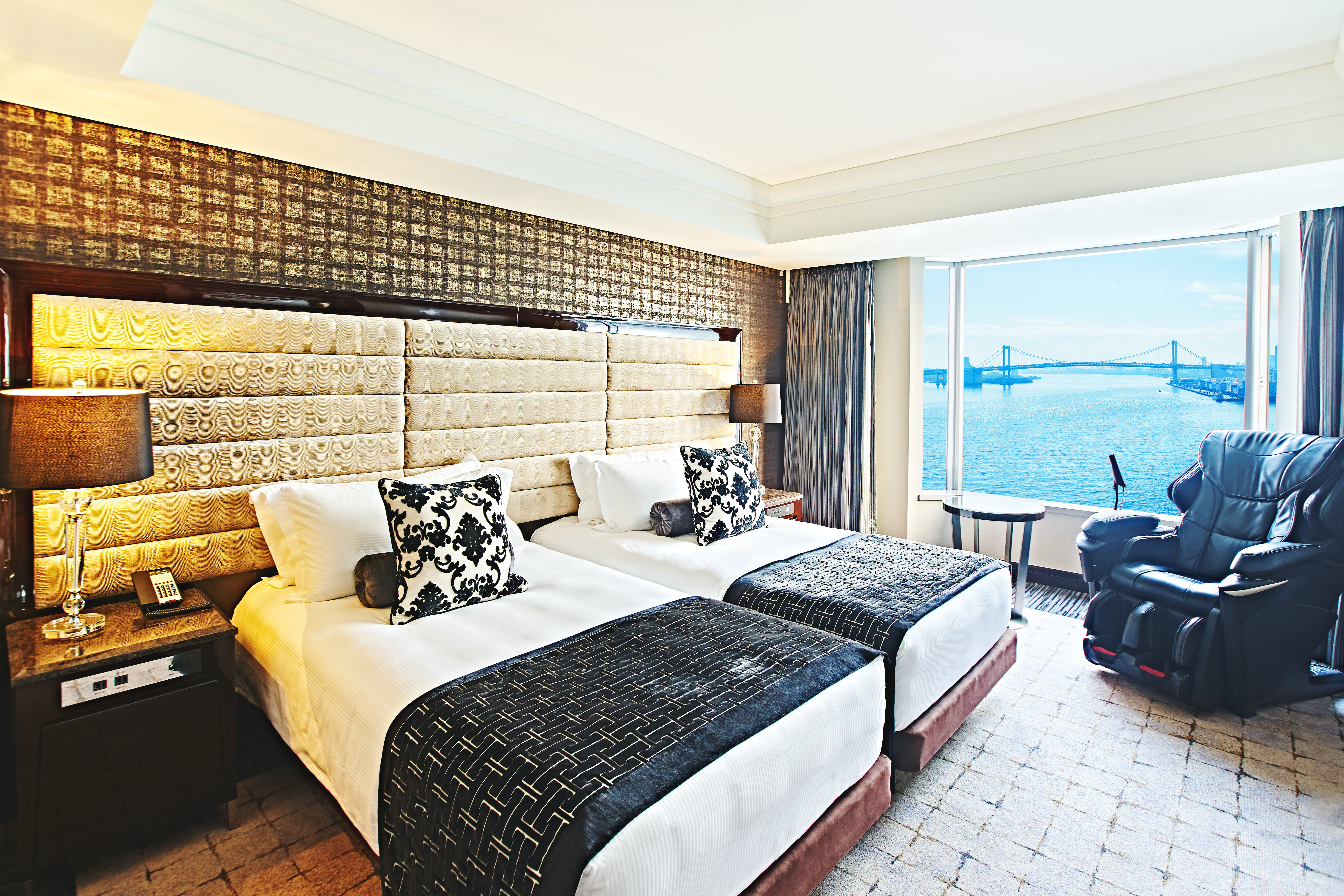 Club, Suite, Twin Beds, Bay View