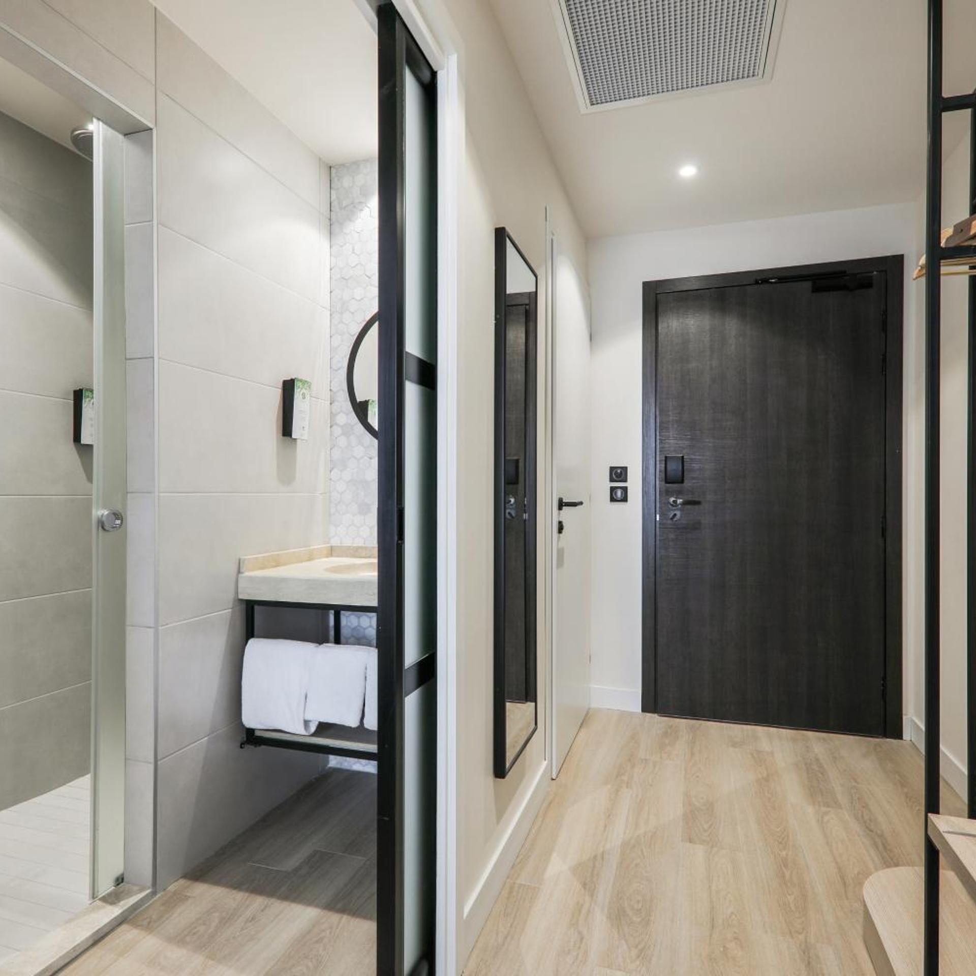 غرفة قياسية بسرير كينج مع أريكة، Campanile Smart Lyon Est Bron 4/4