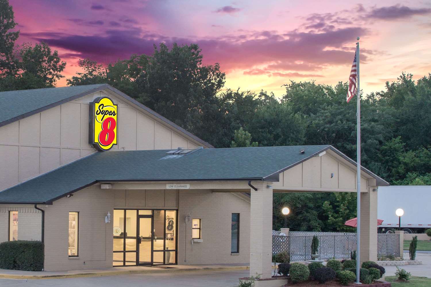 Super 8 By Wyndham Clarksville Ar 2/24