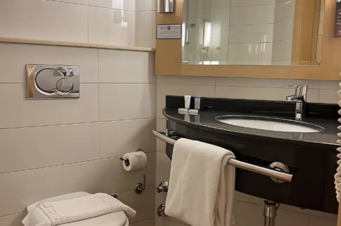 Junior Suite, City Side