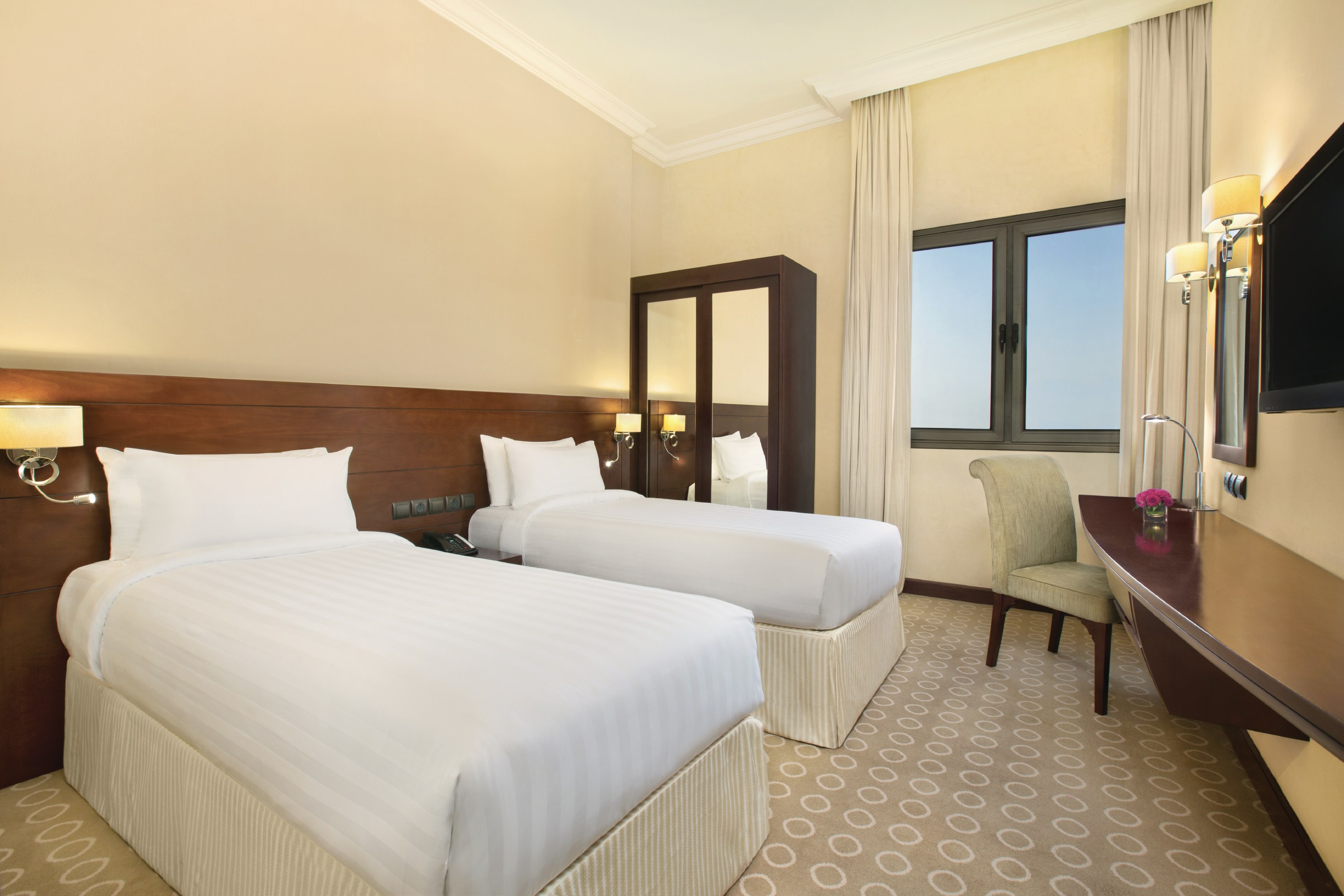 2 BEDROOMS, FAMILY, SUITE