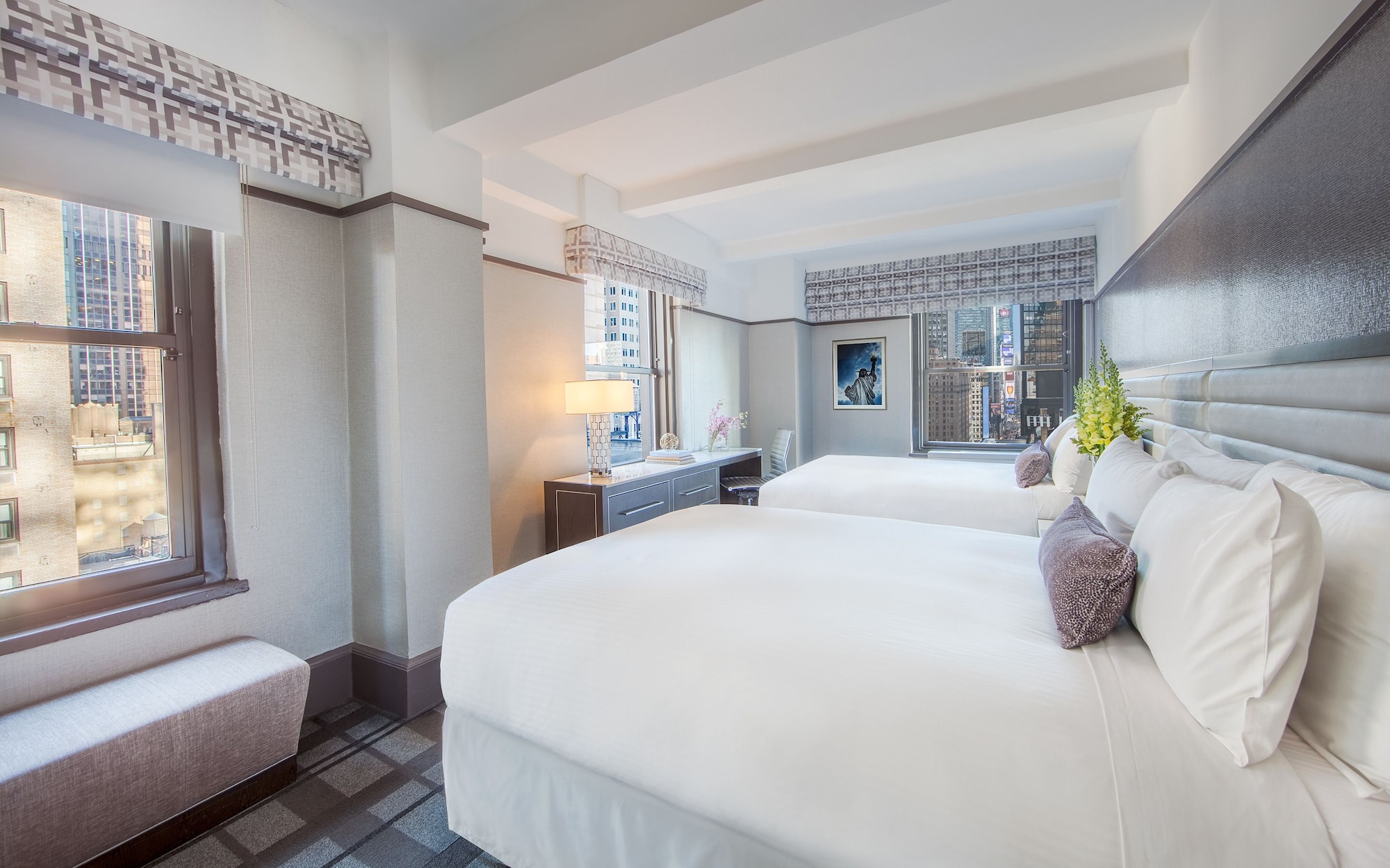 PREMIER, 2 QUEEN BEDS, CORNER