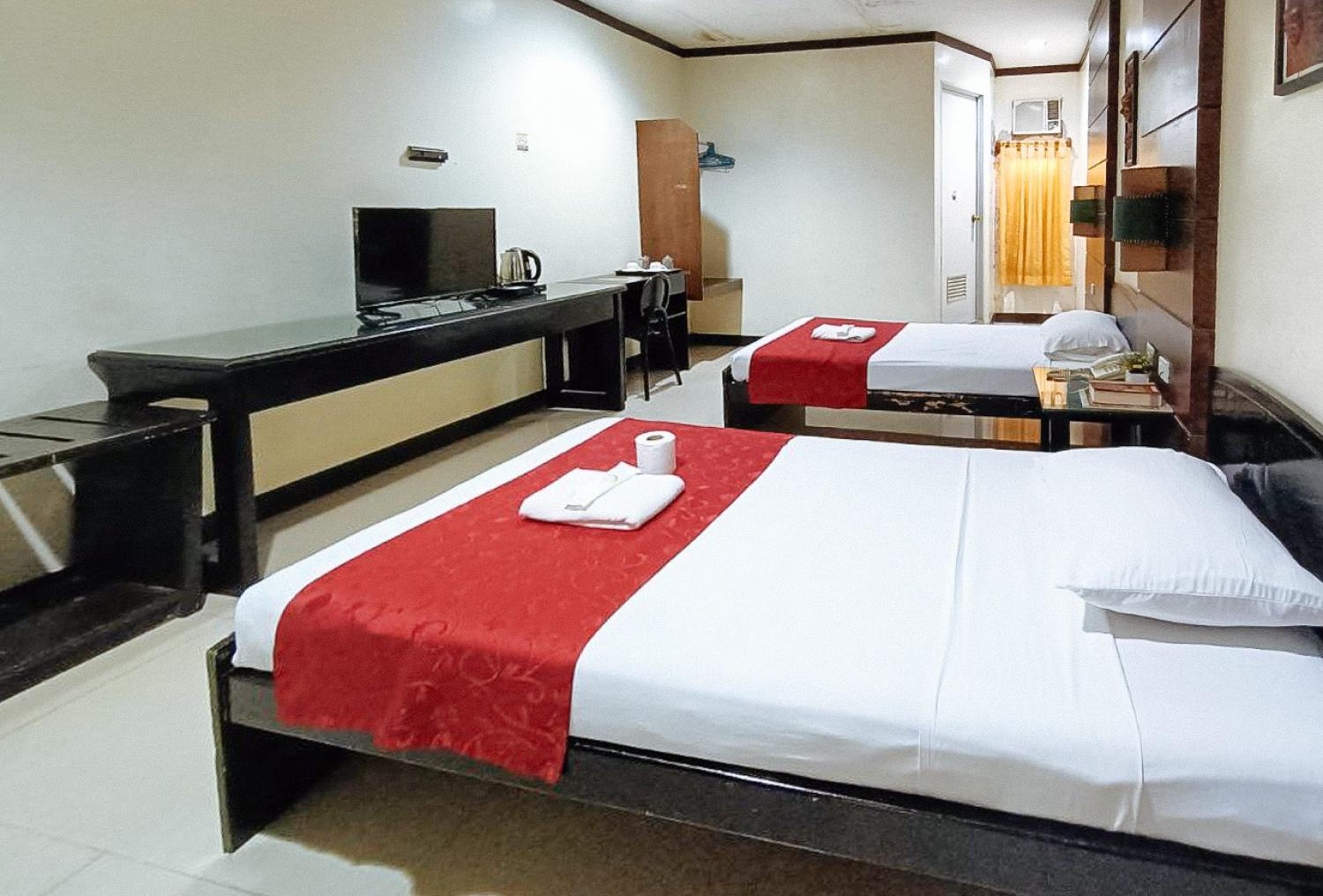 Deluxe, Twin Beds