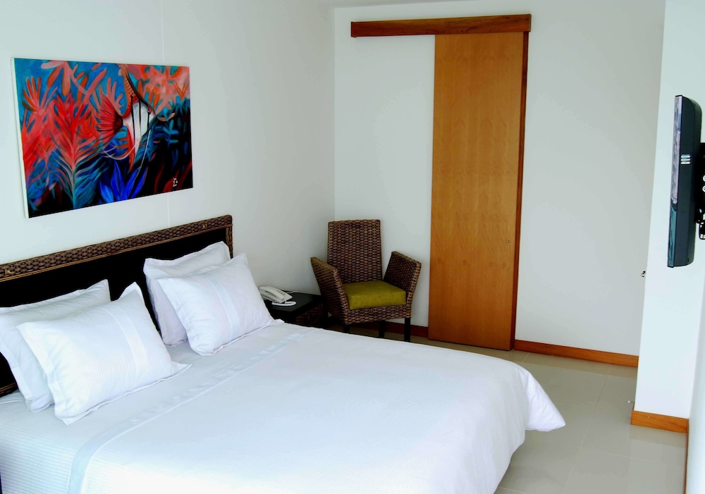 Travelers Suites Orange Cartagena 12/38