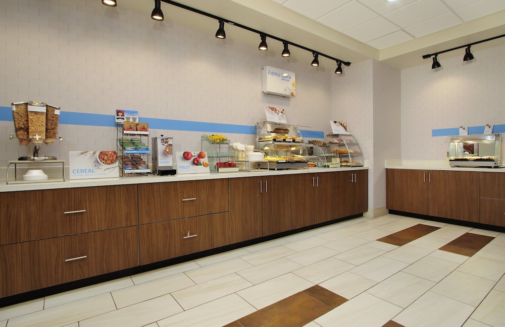 Holiday Inn Express And Suites Katy 4/54
