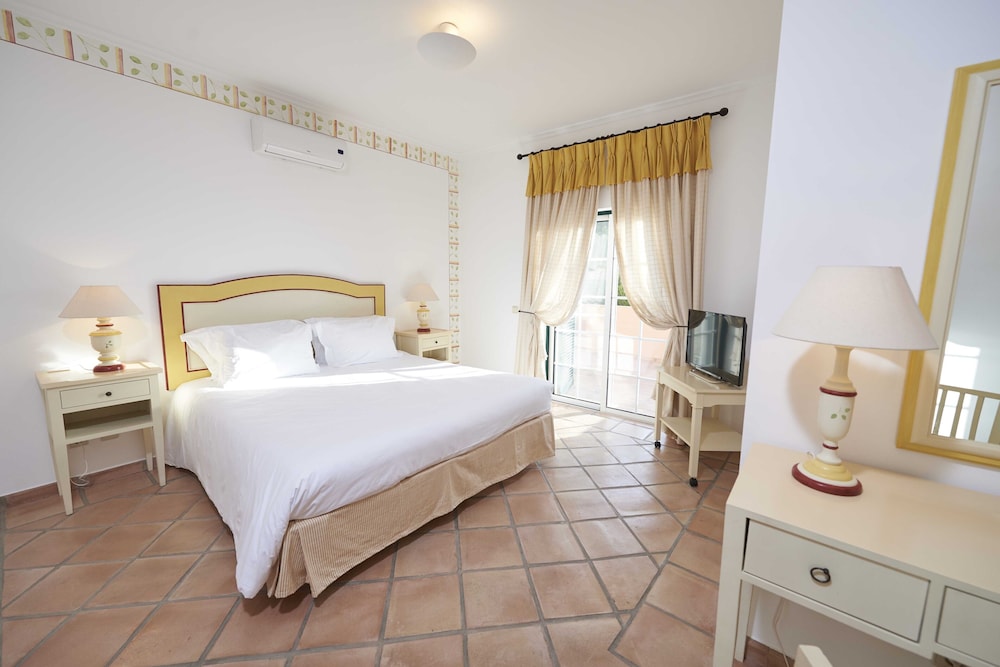 3 Bedrooms, Town House, 1 Double and 4 Single Beds, Private Pool