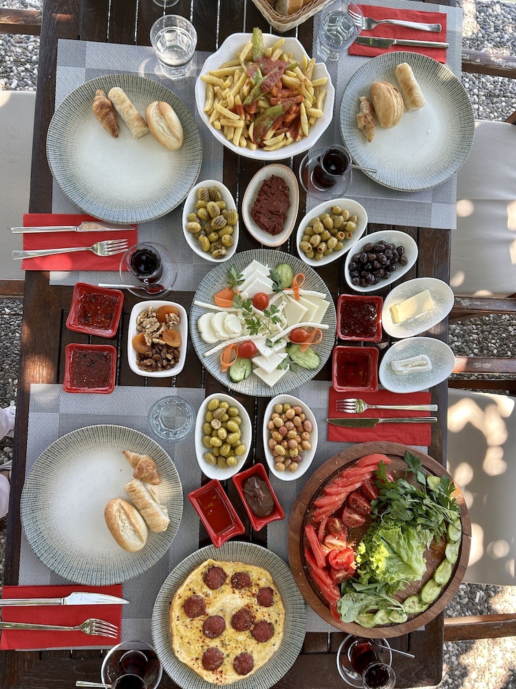 MARINA BOUTIQUE FETHIYE 25/50
