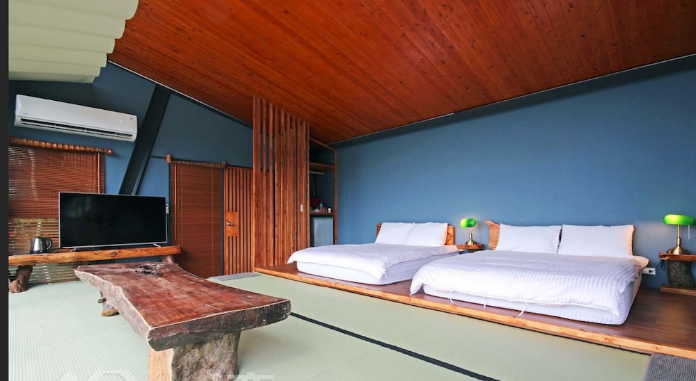 ROOM, QUADRUPLE, WITH VIEW