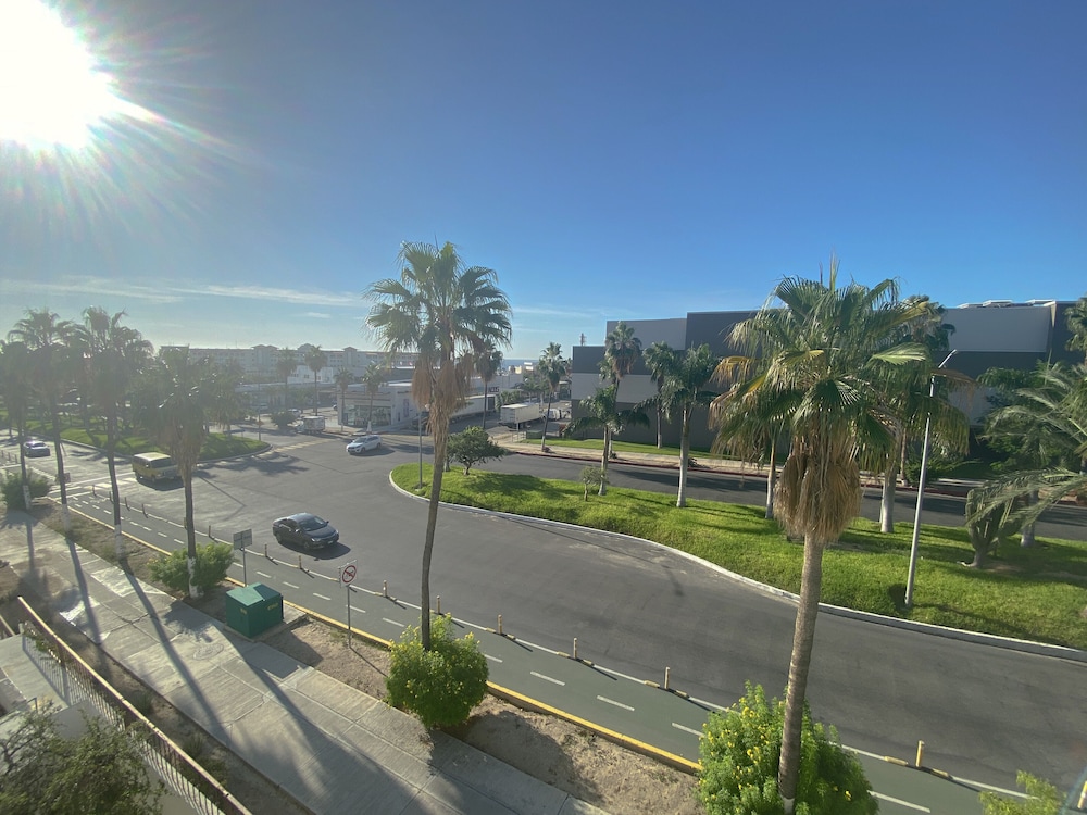 Santa Maria Hotel And Suites 35/47