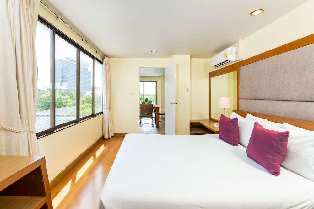 FAMILY SUITE.