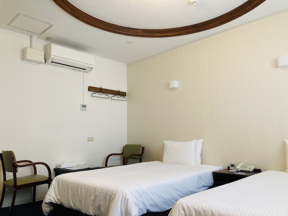 ROOM, TWIN BEDS