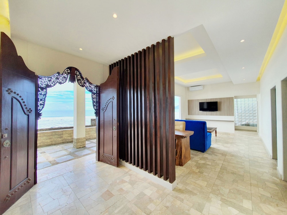 77 Sunset Plaza 19/50