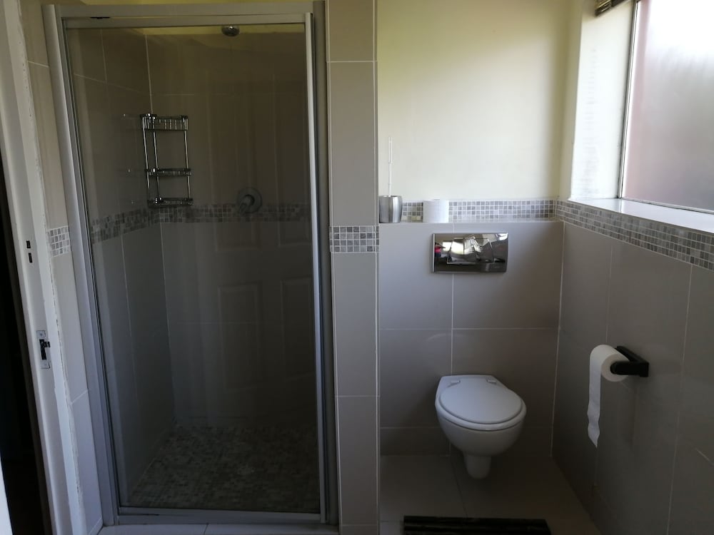 Ibis Place Guest House 48/50