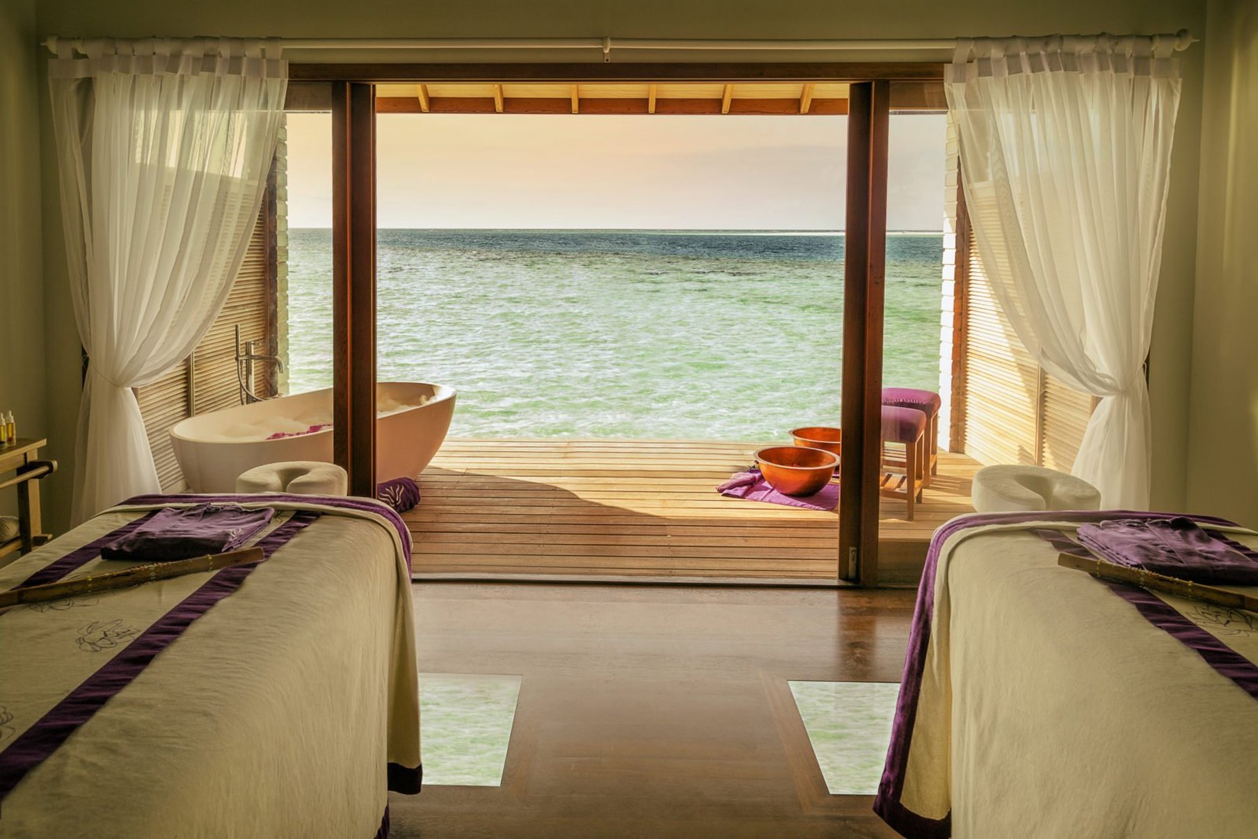 HURAWALHI ISLAND RESORT MALDIVES 57/99