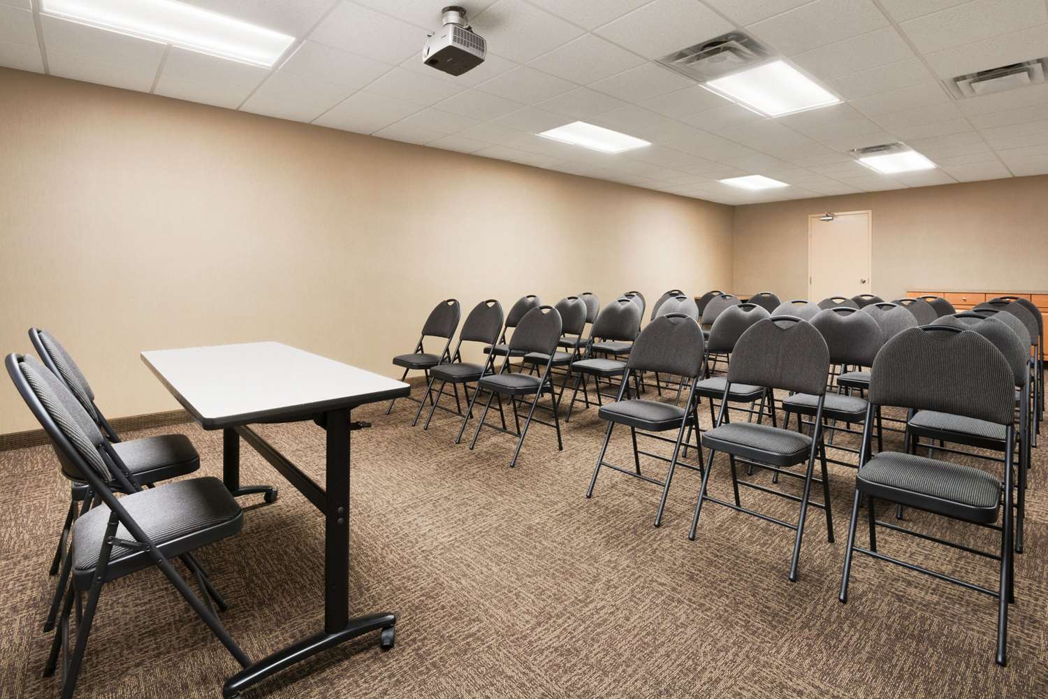 Days Inn Suites By Wyndham Cochrane 10/13