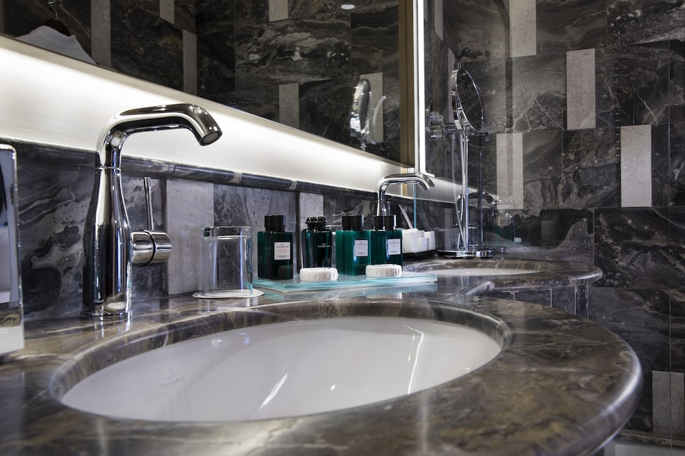 Hotel Lumen Paris Louvre