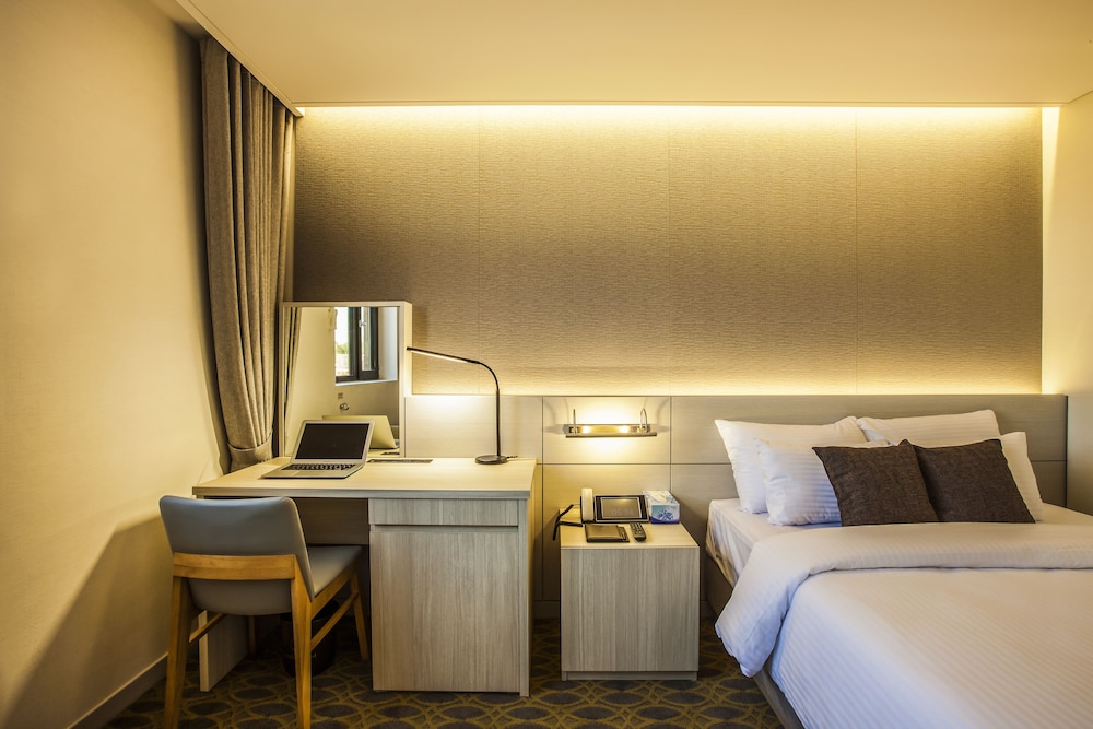 Hamilton Hotel 24/65