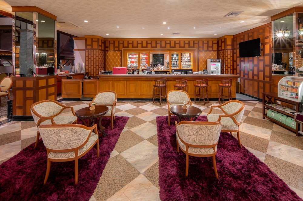Alexander Hotel 35/50